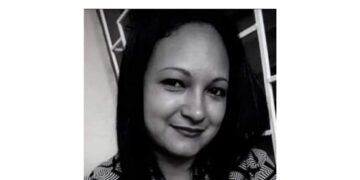 Dan último adiós a maestra asesinada por su esposo.
