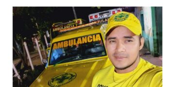 Socorrista causa furor en redes sociales.