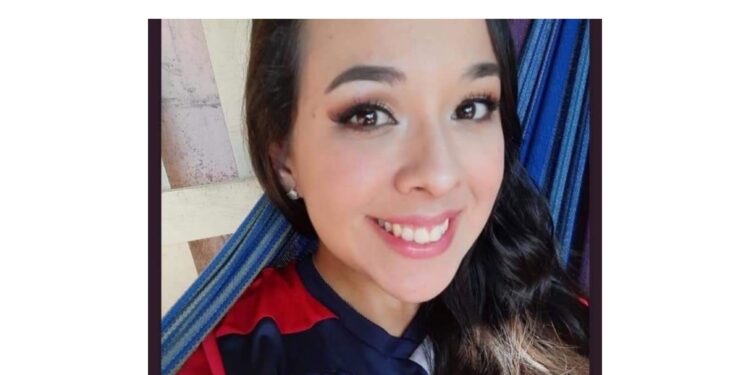 Reconocida tuitera se debate entre la vida y la muerte, tras ser apuñalada.