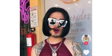 “Selena eres tú” Ricky enloquece a sus fans al utilizar vestido.