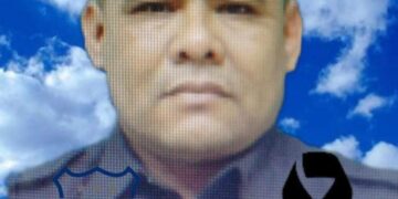 Agente policial se suicida en colonia Quezaltepec.