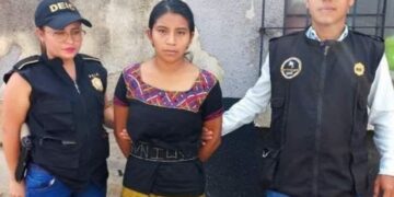 Mujer asesinó a su esposo, el sujeto lanzó olla de atol hirviendo a su bebé.