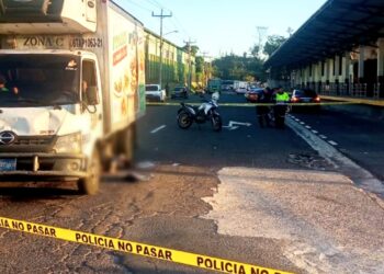 Hombre muere atropellado en Soyapango.