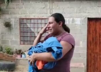 Bebé muere asfixiado con su biberón.