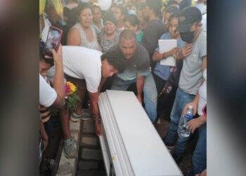 Dan último adiós a Jeremy, asesinado a machetazos.