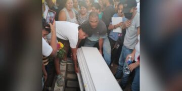 Dan último adiós a Jeremy, asesinado a machetazos.