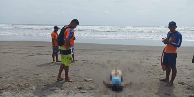 Adolescente muere ahogada en Playa El Cuco.