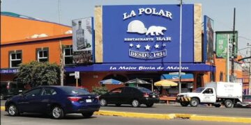 Meseros asesinan a golpes a un hombre por negarse a darles propina.