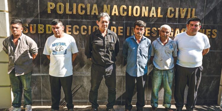 Capturan a 6 ex comandantes por un crimen cometido en 1989.