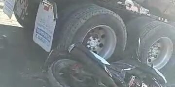 Conductor de rastra mató a motociclista.