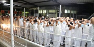 Inicia traslado de reos al Centro de Confinamiento del Terrorismo.