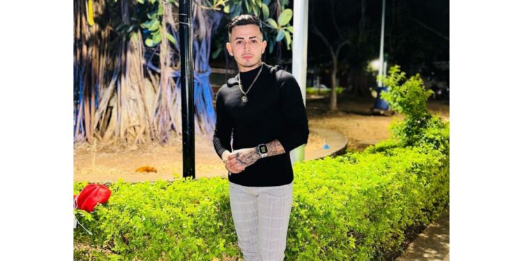 “Irresistible” Giovanni Cruz presume ser la sensación entre las salvadoreñas.