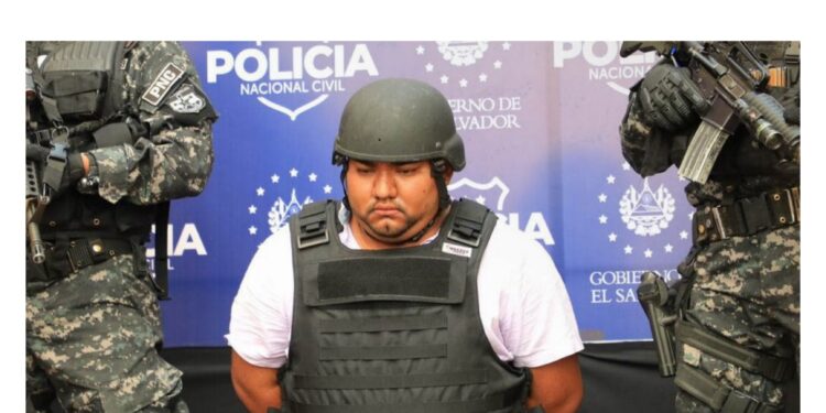 Capturan al presunto homicida de exalcalde y su esposa.