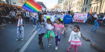 España aprueba Ley Trans que permite cambio de sexo a menores de 12 años.