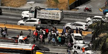 ¡Tragedia! Dos muertos y múltiples heridos tras accidente en Los Próceres.
