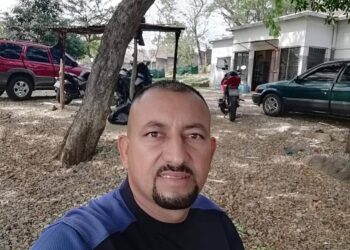 Policía asesinó a su exesposa y luego se suicidó.