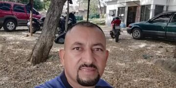 Policía asesinó a su exesposa y luego se suicidó.