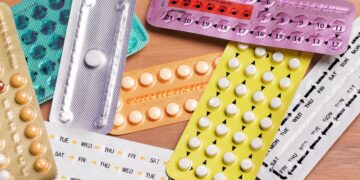 Anticonceptivos hormonales aumentan riesgo de cáncer de mama.
