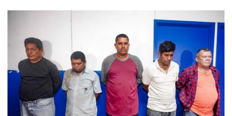 Tras las rejas estructura delictiva acusada de homicidio y estafa.