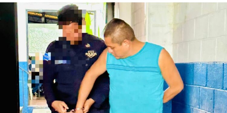 Capturan a motorista por atropellar un canino.