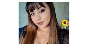 “Aunque te duela, soporta mi amor” así respondió Elena la crítica de seguidora.