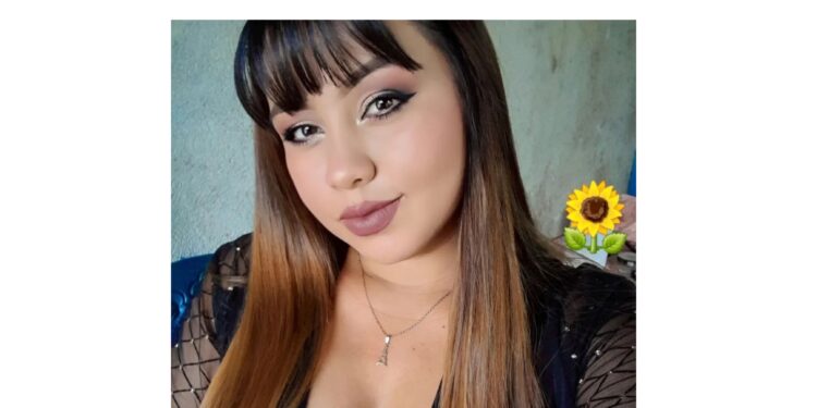 “Aunque te duela, soporta mi amor” así respondió Elena la crítica de seguidora.