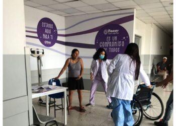 Mujer que dio a luz de pie a su hija agradece atención en Hospital de la Mujer.