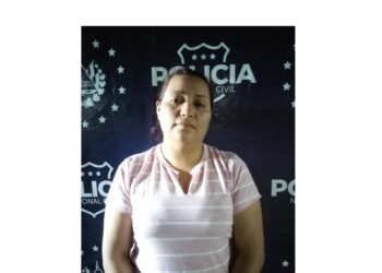Presunta estafadora seguirá en prisión.