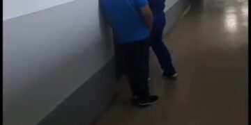 Destituyen a empleados de salud que negaron atención a anciana.