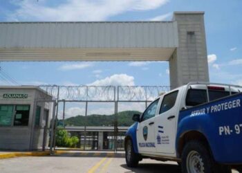 Pandillas toman control de cárcel en Honduras, según periódicos.