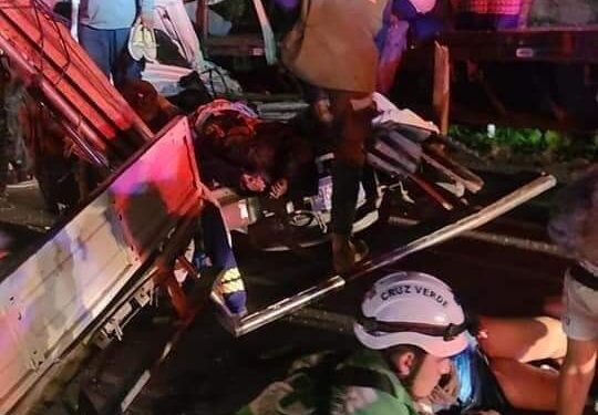 4 fallecidos y 5 heridos deja accidente de tránsito en Comalapa.