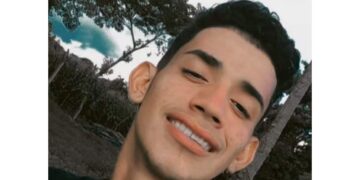 Joven motociclista fallece en accidente de tránsito.