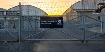 Familiares pueden enviar hasta $500 a reos en el CECOT.