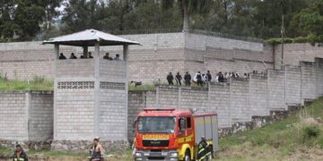 41 reclusas muertas tras motín en penal de Honduras.