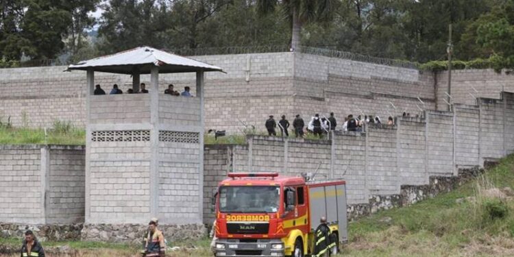41 reclusas muertas tras motín en penal de Honduras.