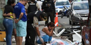 5 muertos y 8 heridos deja ataque armado en Ecuador.