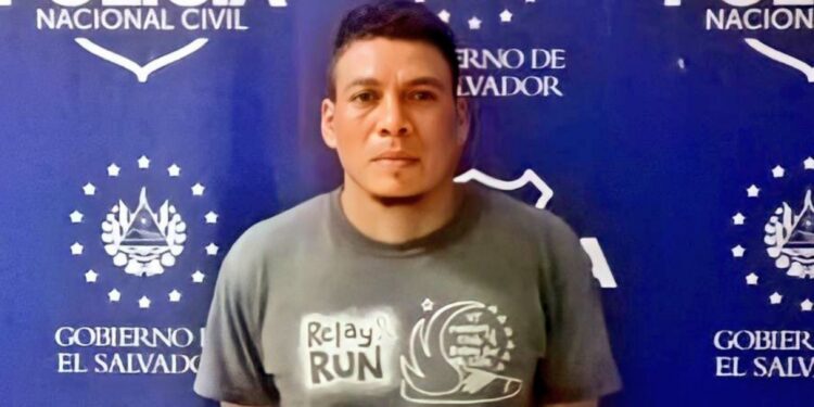 Capturan a sujeto que agredió a otro hombre al interior de iglesia.