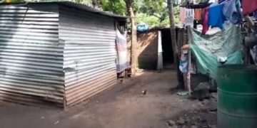 Bebé muere tras caer en cubeta de agua.