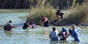 3 adultos y una bebé mueren al intentar cruzar el Río Bravo.