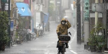 Tifón Lan golpea a Japón.