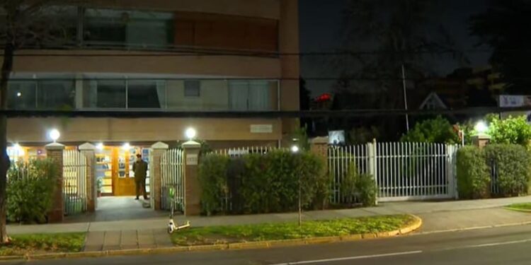 Mujer asesina a sus 3 hijos y luego se suicida.