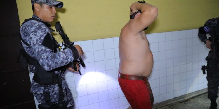 Desmantelan estructura dedicada al tráfico ilícito de drogas.