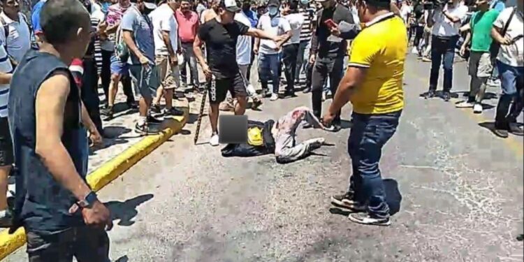 Linchan a pareja que asesinó a niña de 8 años.