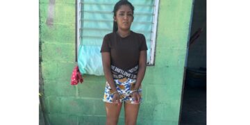 Mujer asesina a golpes a su hija de 5 años.