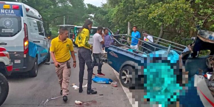 3 muertos y múltiples heridos deja accidente en Comalapa.
