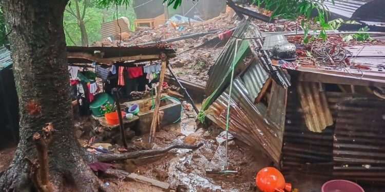 Dos niños y un adulto murieron soterrados en Ahuachapán.