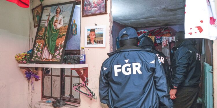 Capturan a presuntos estafadores de cooperativa.