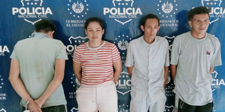 Capturan a jóvenes que hurtaron taxi en San Miguel.