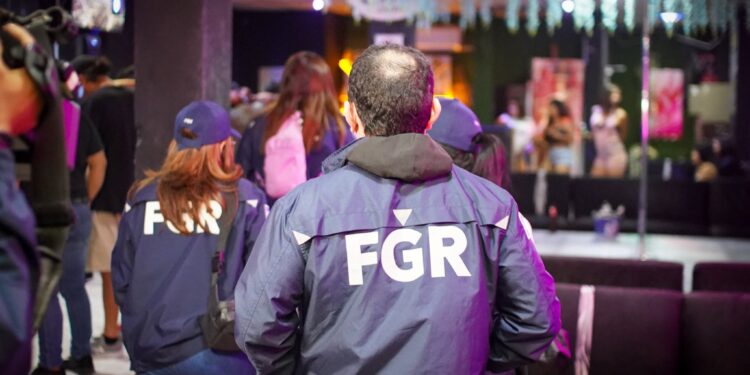 Capturan a propietarios de bar por explotación sexual.