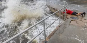 Huracán Helene deja luto y destrucción en Florida.